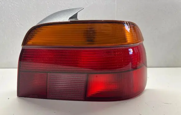 BMW 5 E39 Rear/tail lights 8358032 2VP00724002