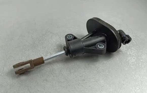 Jeep Renegade Clutch master cylinder
