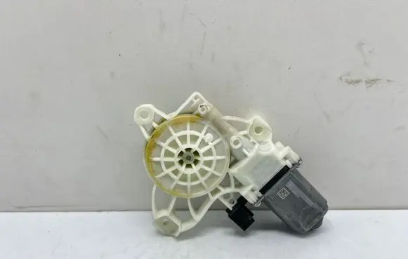 Mercedes-Benz C W205 Front door window regulator motor A0009065806