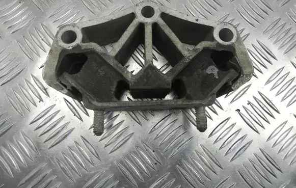 Ford Mustang VI Engine mount bracket FR3C7E373A