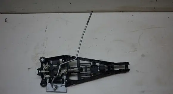Opel Mokka X Rear door exterior handle/bracket 
