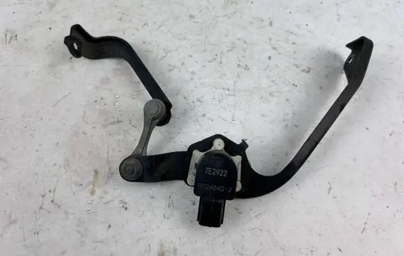 Headlight/headlamp level sensor