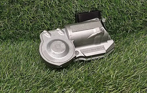 Mercedes-Benz E W211 Steering wheel lock A0375456132