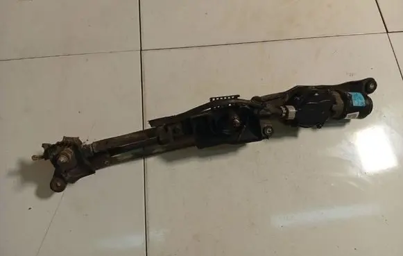 Mazda 2 Front wiper linkage and motor 
