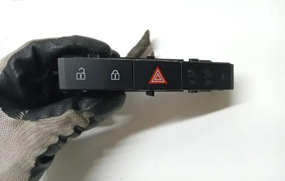 Opel Astra J Hazard light switch 13285122