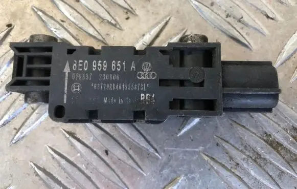 Audi A4 S4 B7 8E 8H Airbag deployment crash/impact sensor 8E0959651A 230805 01837