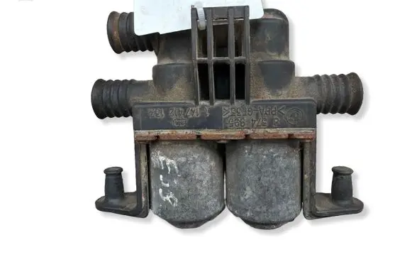 BMW 5 E39 Coolant heater control valve 8374995
