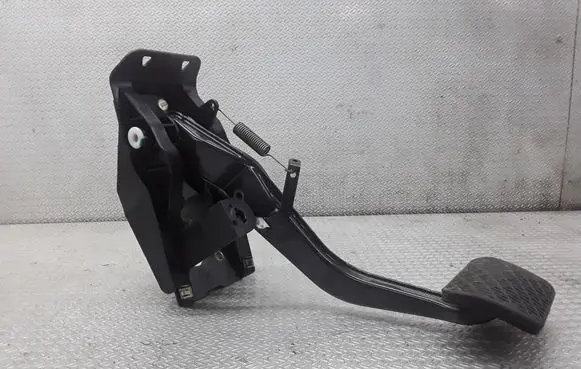 Mercedes-Benz S W220 Brake pedal 81142MD04