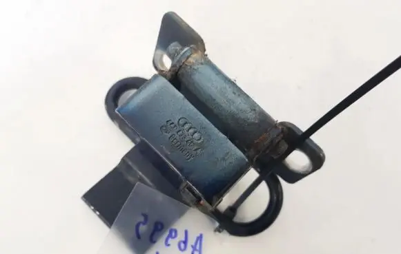 Audi A6 S6 C4 4A Rear door lower hinge 4A0033412A