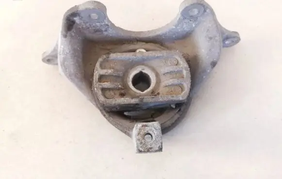 Fiat Punto (188) Engine mount bracket