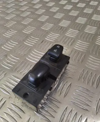 Nissan Leaf I (ZE0) Central locking switch button 254111KA5A