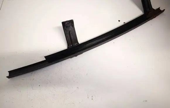 Chevrolet Captiva Front door glass trim molding 