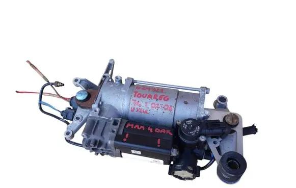 Volkswagen Touareg I Air suspension compressor/pump 7L0616879