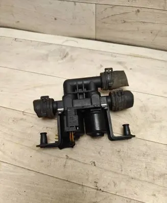 BMW 5 E60 E61 Coolant heater control valve 6411693170801