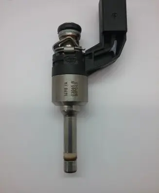 Volkswagen Golf V Fuel injector 03C906036E BMY