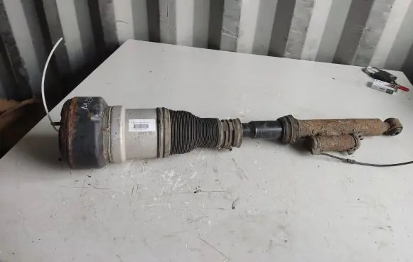 Mercedes-Benz S W221 Air suspension front shock absorber 21070729002702 C086106
