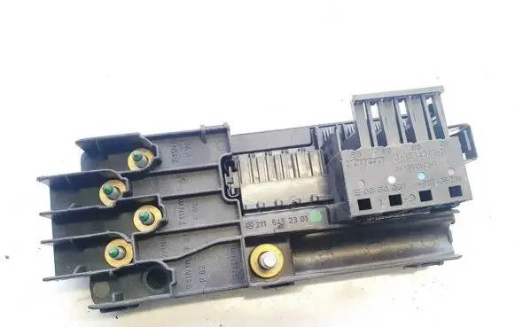 Mercedes-Benz E W211 Fuse box set 2115452301 013948411
