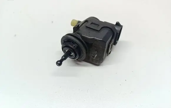 Headlight level adjustment motor