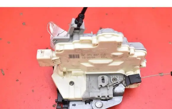 Seat Leon (1P) Front door lock CZ1P1837015