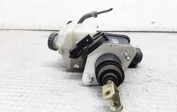 Mercedes-Benz E W211 Master brake cylinder 2114300302