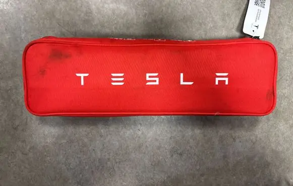 Tesla Model Y First aid kit P147507600D