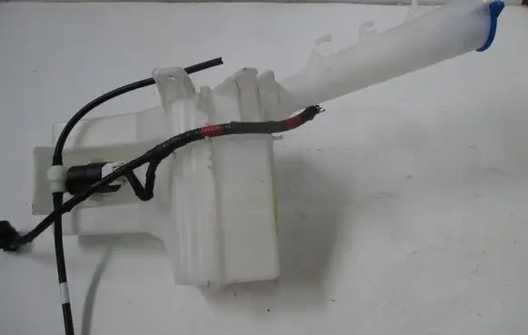 BMW X6 G06 Windshield washer fluid reservoir/tank 7499829