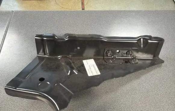 BMW 5 E60 E61 Fender mounting bracket 41007172014