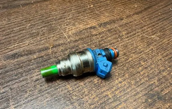 Mitsubishi Lancer Fuel injector MDH182