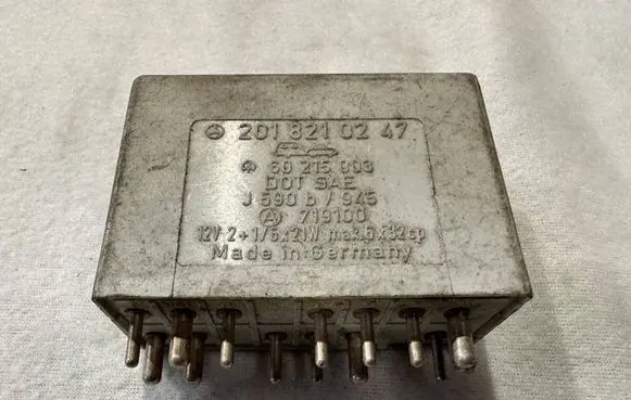 Mercedes-Benz E W124 Other relay 2018210247