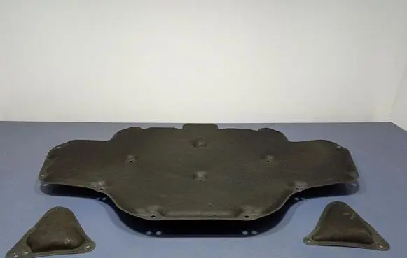 Engine bonnet/hood sound/heat insulation