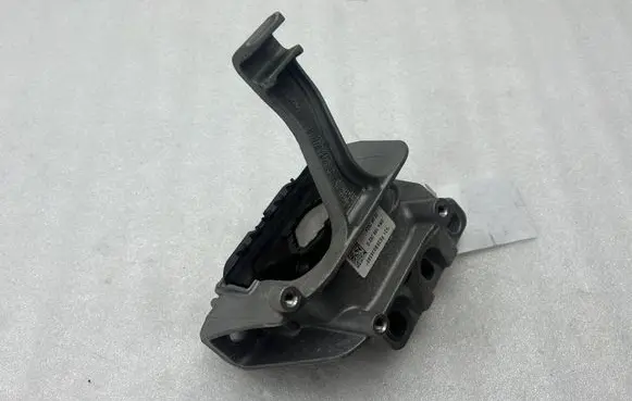 Audi A3 8Y Engine mount bracket 5WA199262D