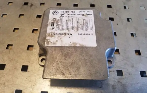 Volkswagen Touran I Airbag control unit/module 1T0909605