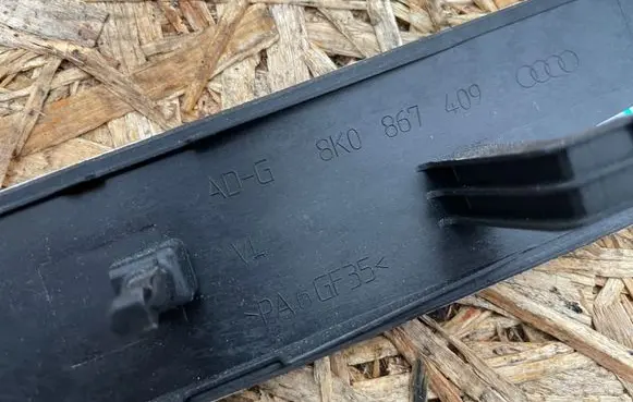 Audi A5 8T 8F Front door trim bar 8K0867409