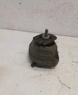 Engine mount bracket