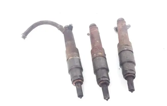 Volkswagen Golf III Fuel injector 028130201G