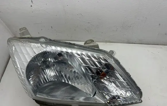 Isuzu D-Max Headlight/headlamp P8261