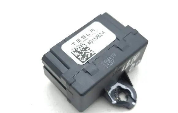 Tesla Model S Seat heating relay AG130652A 1557 14W410