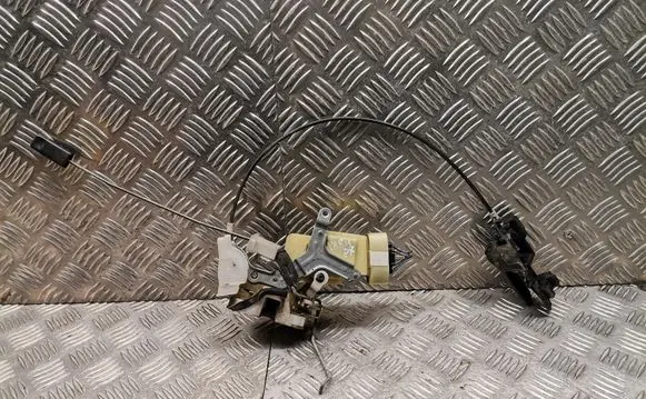 Toyota Yaris Front door lock
