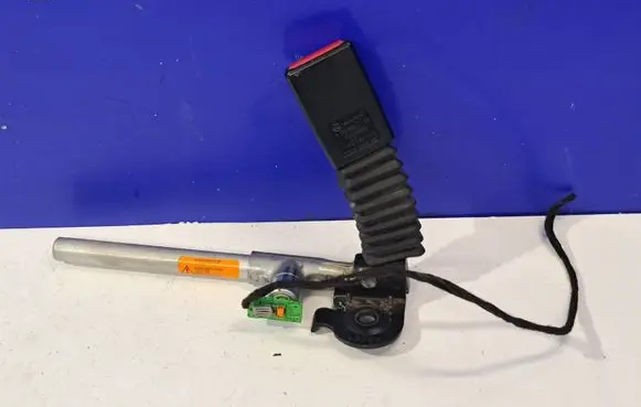 Mercedes-Benz CLK A209 C209 Rear seatbelt buckle A2038602769
