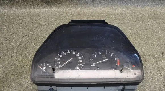 BMW 5 E34 Speedometer (instrument cluster) 13843849