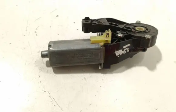 Mercedes-Benz E W211 Seat adjustment motor 0390203209