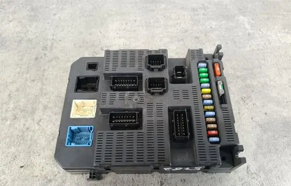 Peugeot 308 Fuse box set 9663798180