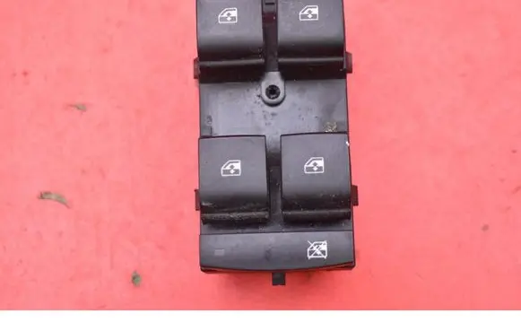 Opel Mokka Electric window control switch 13305011