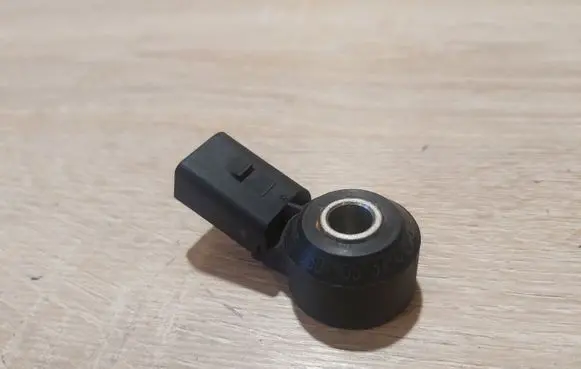 Volkswagen PASSAT B6 Detonation knock sensor 030905377C