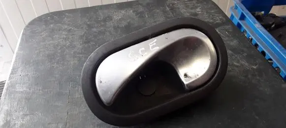 Renault Megane II Front door interior handle 8200028487