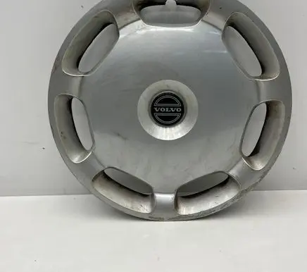 Volvo V70 R15 wheel hub/cap/trim 30639936 9157510