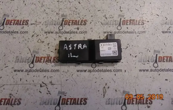 Vauxhall Astra J Door central lock control unit/module 13503204