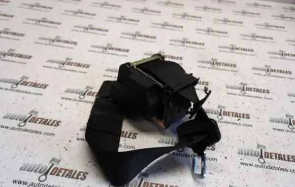 Middle seatbelt (rear)