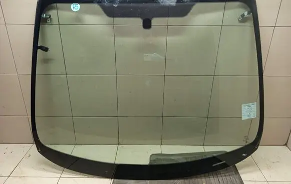 Ford Fiesta Front windscreen/windshield window 