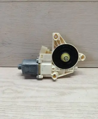 Mercedes-Benz E W212 Rear door window regulator motor A2048200542